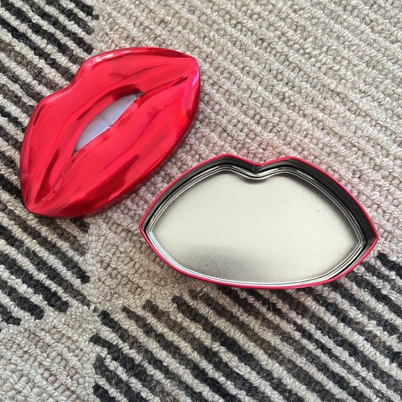 Huda Beauty Lip Tin - Picture 2 of 3